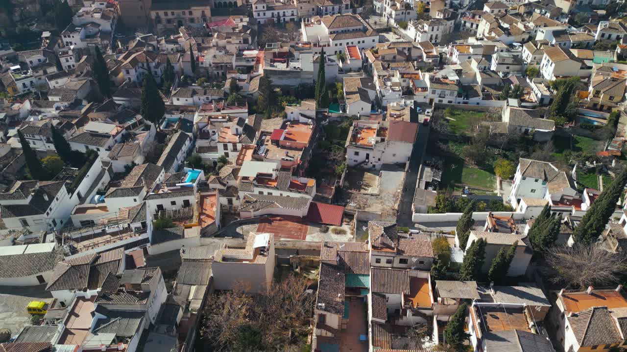 Vista aerea di tetti di città storica e paesaggio urbano