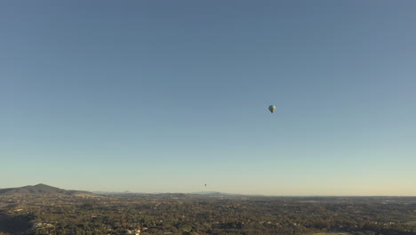 globos aerostáticos sobrevolando el condado de san diego