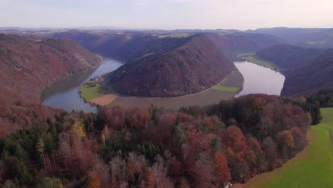 el bucle del danubio y el bucle de schlogen un enorme meandro en el río gigantesco