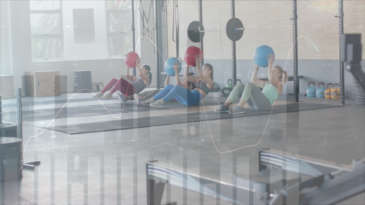 체육관에서 의학 공을 들고 있는 다양한 여성들의 인터페이스에 대한 데이터의 애니메이션