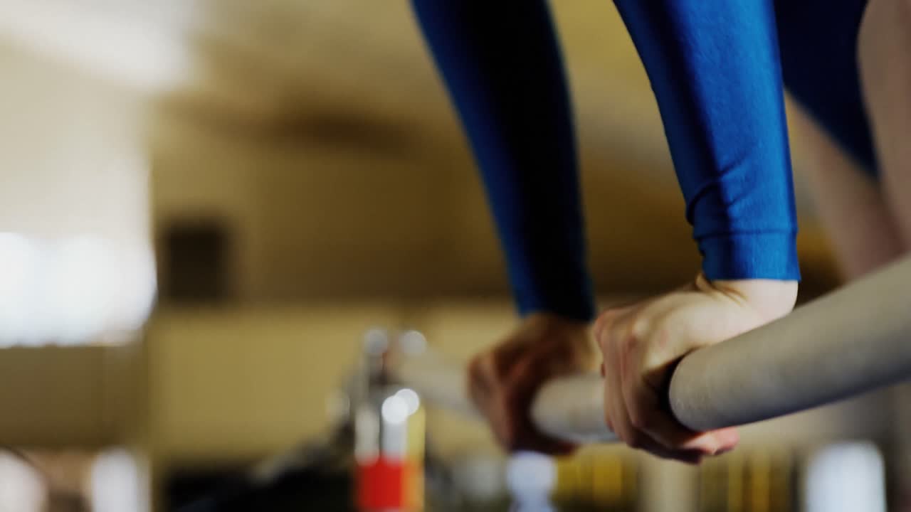 gimnasta practicando una gimnasia