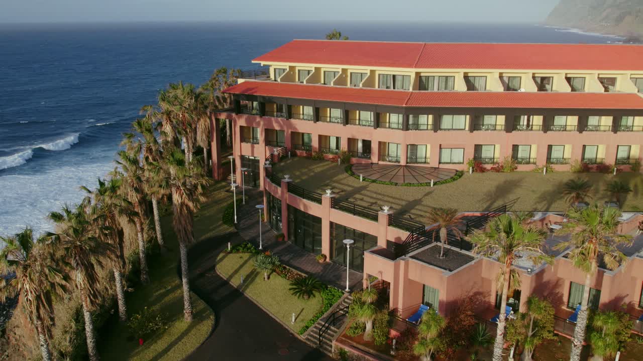Oceanfront Hotel in Tropical Location