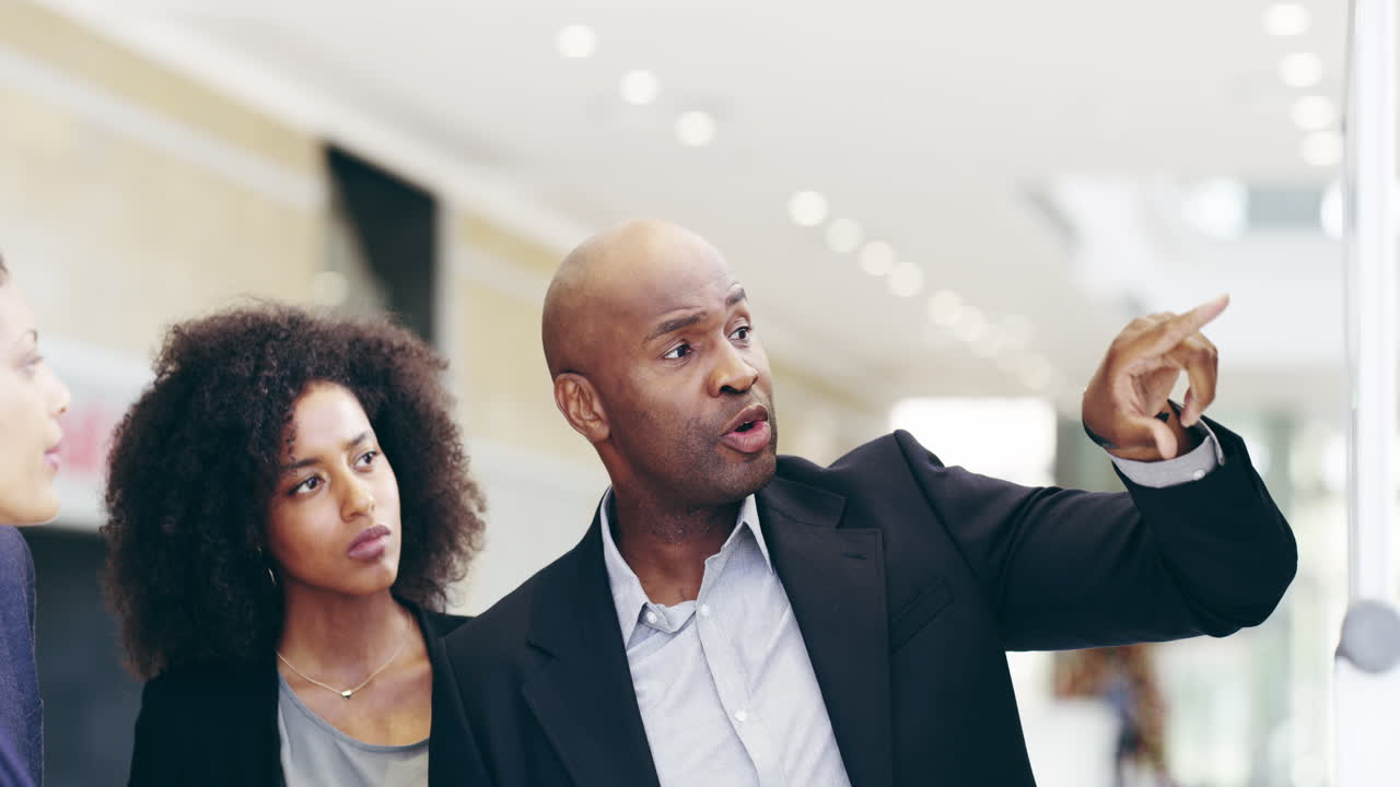 repasando su estrategia