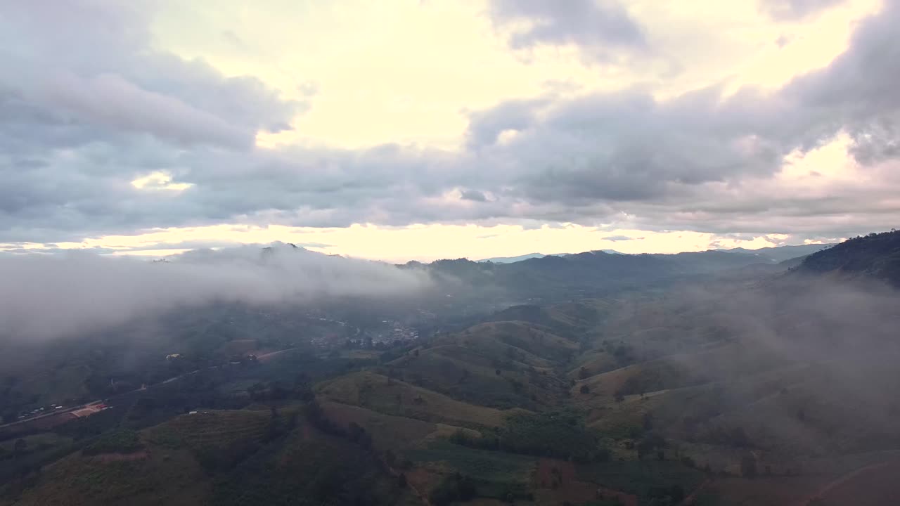 toma aérea de la provincia de loei, tailandia y mountain view tomada en dji pt4
