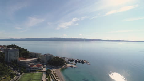 Coastal-resort-area-with-hotel-building-in-Split-city,-Croatia