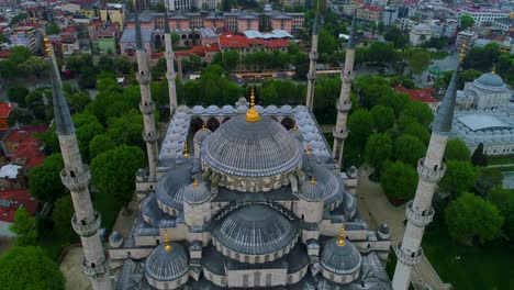 Aéreo-Hagia-Sophia-Mezquita-Azul-Estambul-Turquía-Foque-Bajando-Establecimiento-Drone-Shot