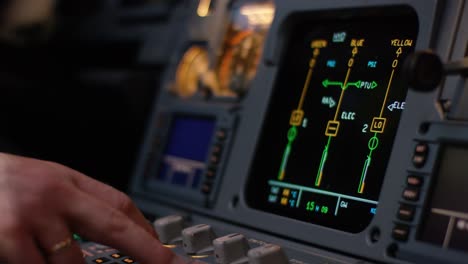 interior de la cabina del avión con piloto