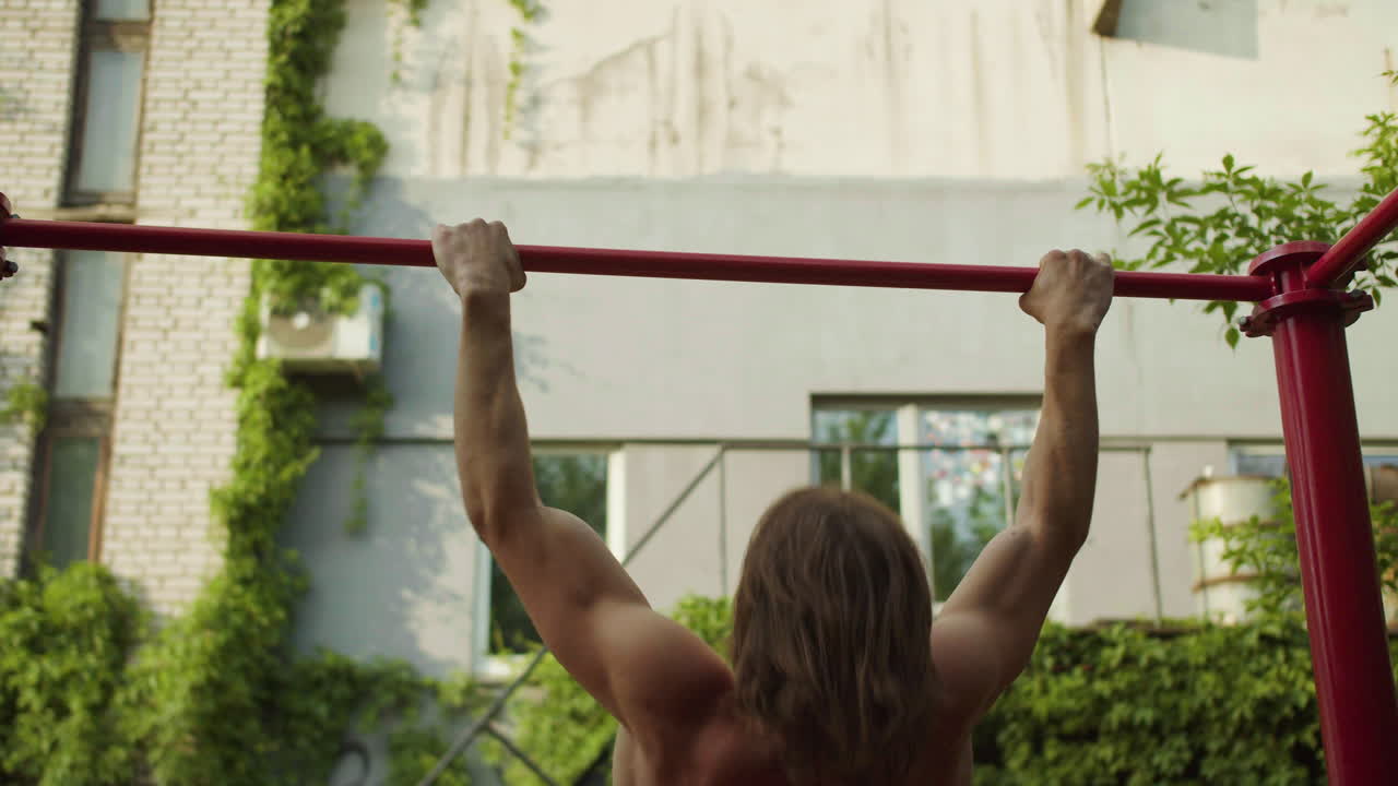 파쿠르를 하는 사람