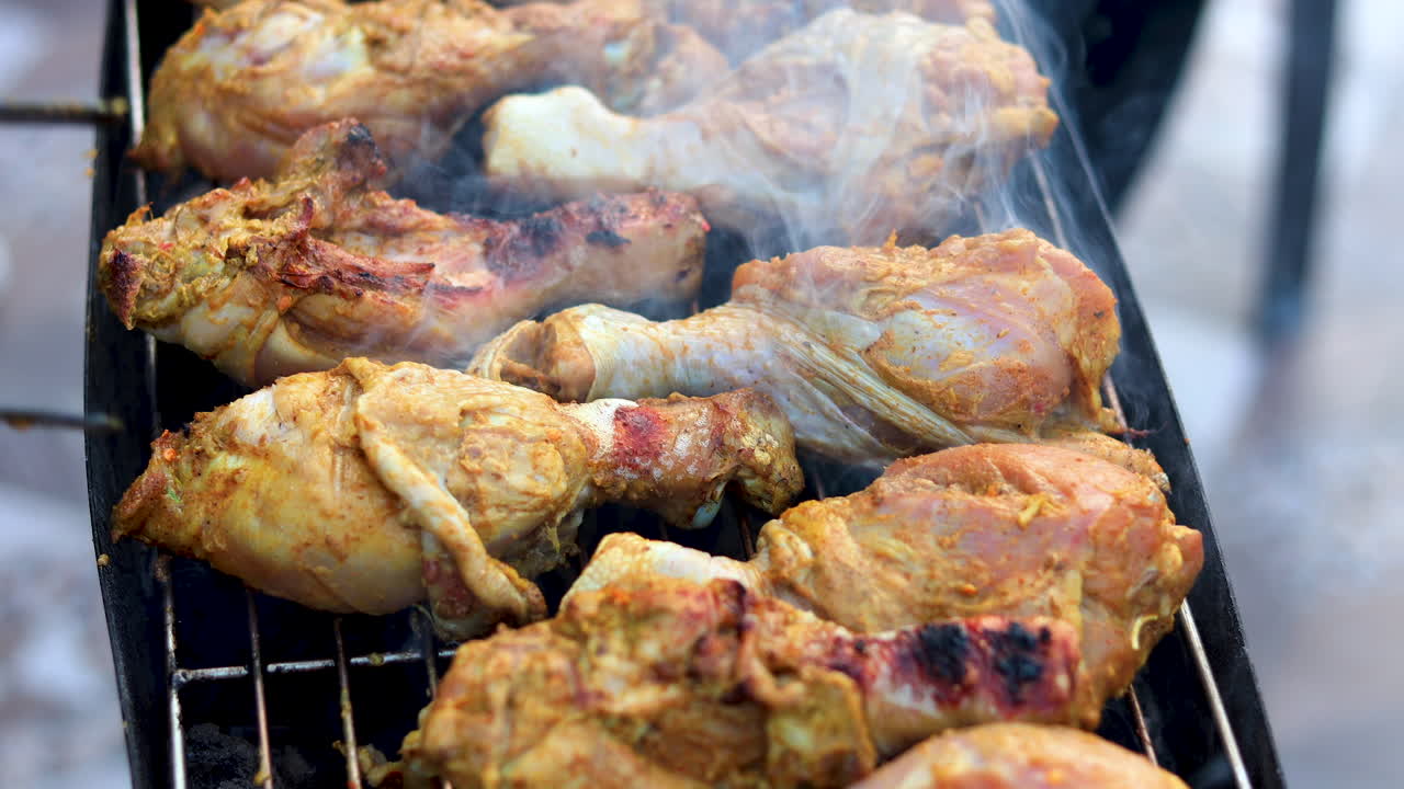 연기가 자욱한 바베큐