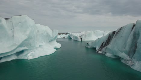 Drohnenaufnahme-Des-Gletschersees-Yokulsarlon-In-Island-5