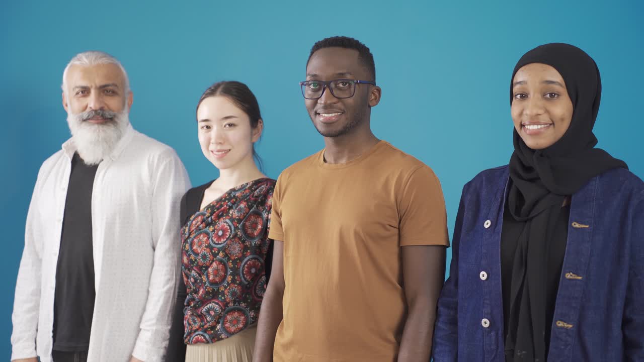 retratos en primer plano de personas adultas multiculturales interraciales con estilos de vida modernos.