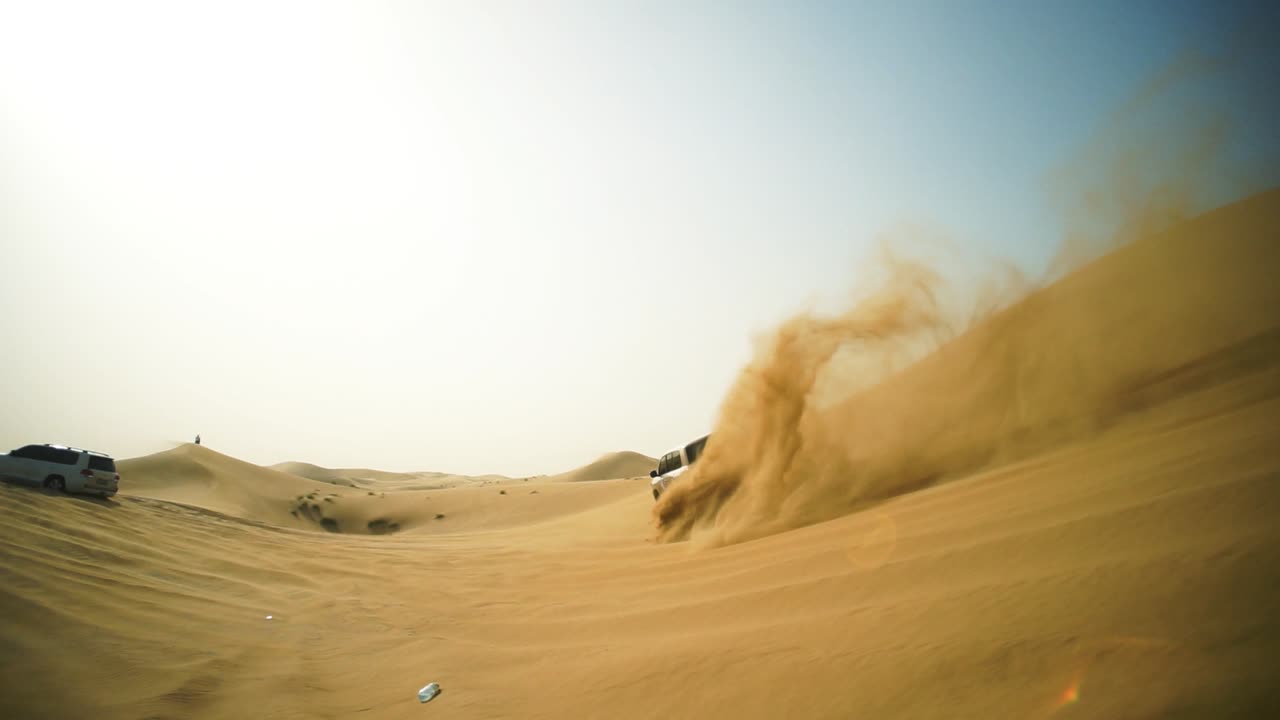 사막에서 오프 로드 suv