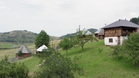 Aerial-flyover-shot-of-a-remote-isolated-village-in-Serbia-on-the-Pester-Plateau