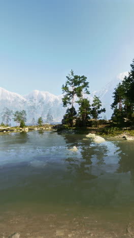 impresionante vista de un lago de montaña
