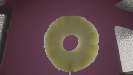 piña girando con bucle en la pantalla de fucsia para la llave de croma