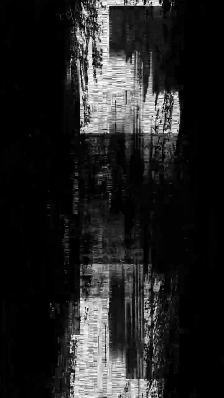 Texture scura con glitch e rumore minimo, interruzioni di segnale, deboli frammenti statici, distorsione minima della visibilità