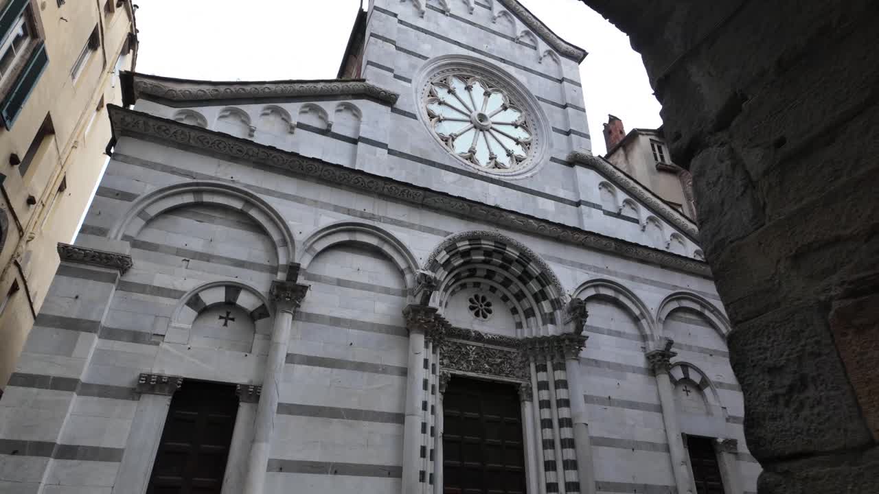 Roman Catholic church cathedral Romanesque building style Lucca Italy