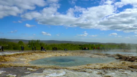 Zeitlupenaufnahmen-Des-Großen-Geysir-Ausbruchs-–-Brunnenartiger-Geysir-Im-Geothermischen-Gebiet-Im-Südwesten-Islands,-Genannt-Golden-Circle