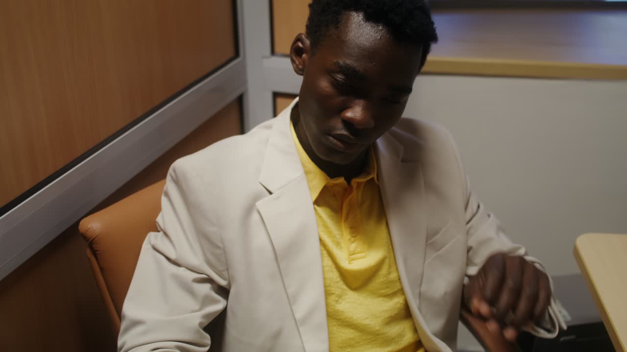 Ritratto di un uomo in un vestito