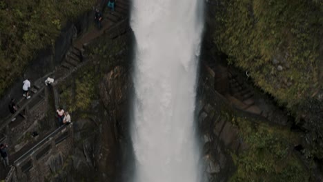 poderosa cascada de pailon del diablo en baños de agua santa, ecuador - drone