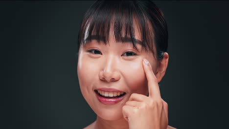 woman demonstrating skincare routine