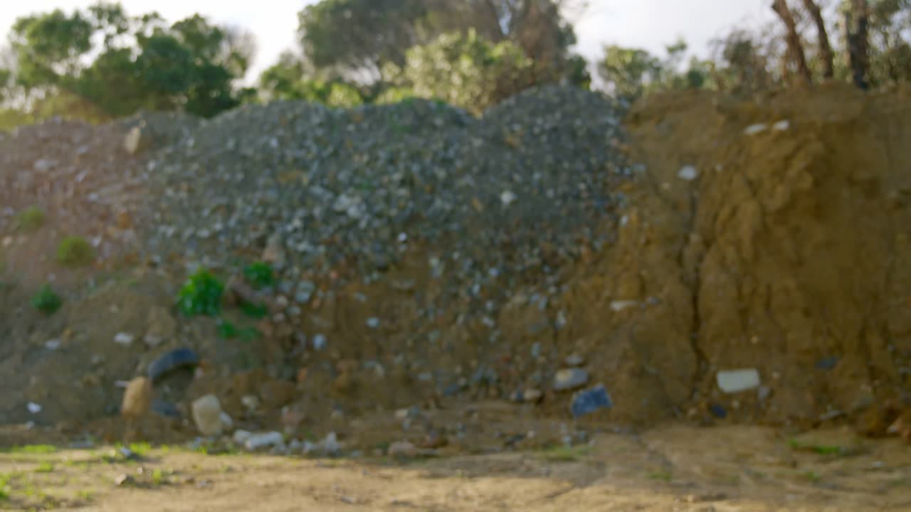 vista lateral de soldados militares entrenando durante el entrenamiento militar 4k