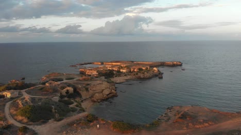 Famous-ruins-at-Punta-della-Mola-on-Plemmirio-Natural-Reserve-in-Syracuse,-aerial