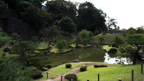 hermoso jardín japonés gyokusen-immaru en kanazawa