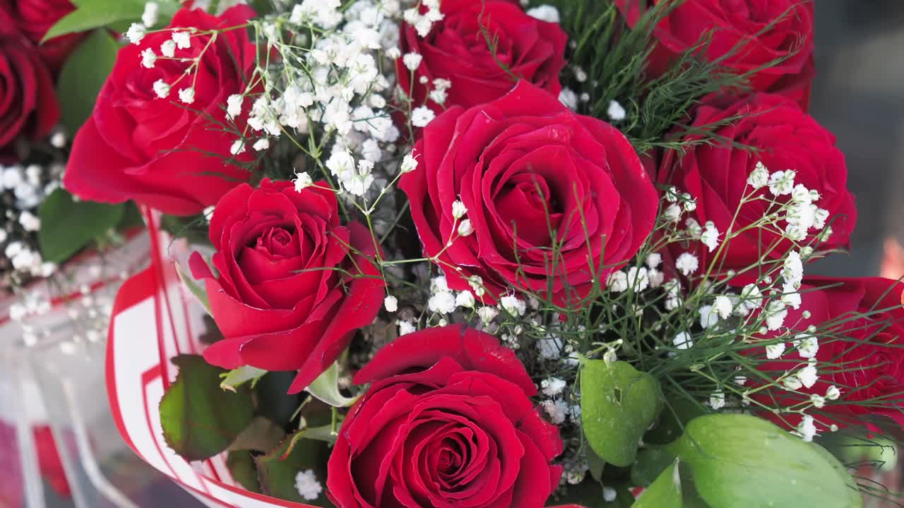 美しい赤いバラの花束