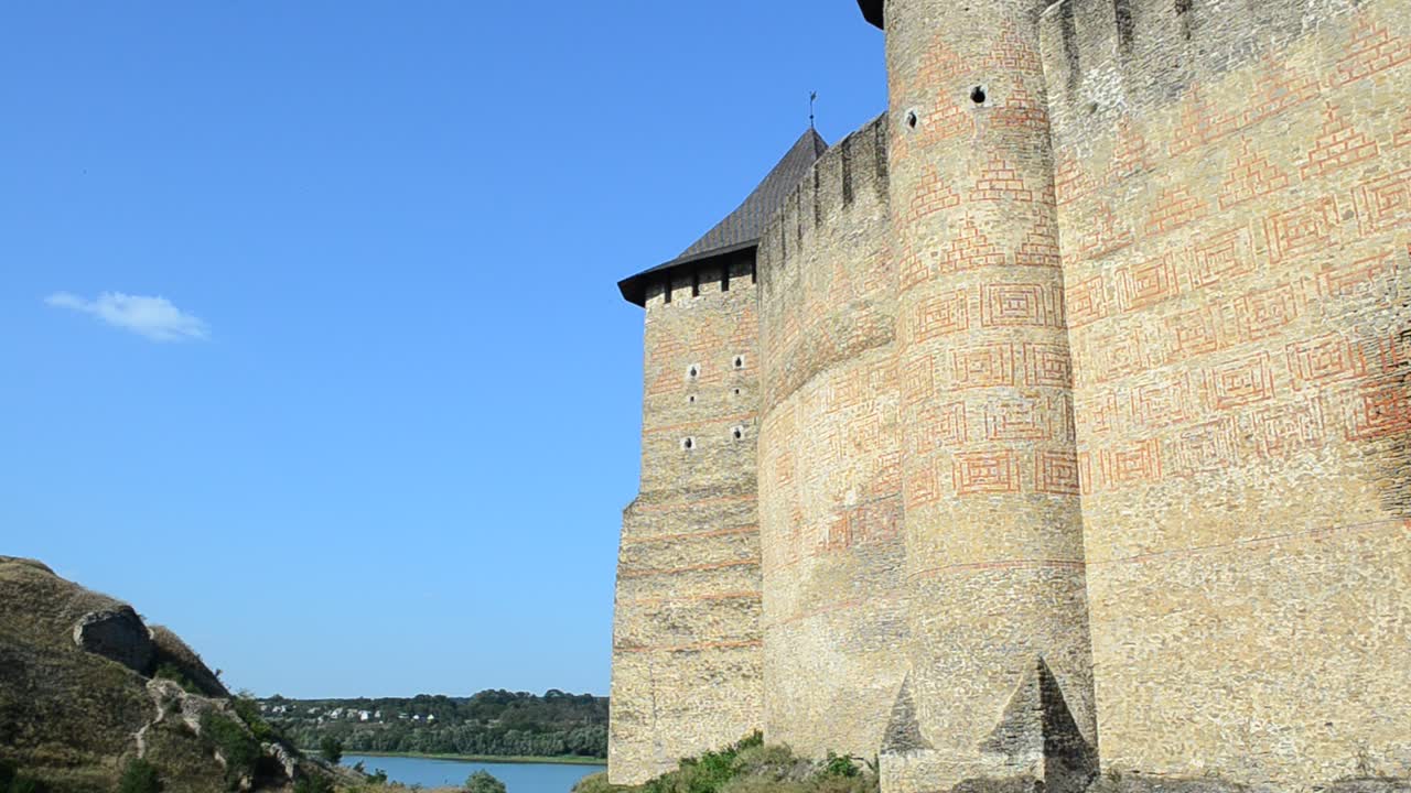 Fortezza ucraina, antica. Fortezza medievale nella città di Khotyn, Ucraina occidentale.