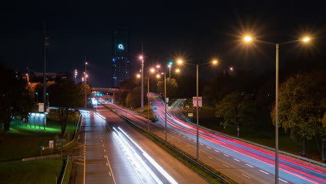 Lapso-De-Tiempo-De-Los-Senderos-De-Luz-De-La-Autopista-De-Munich