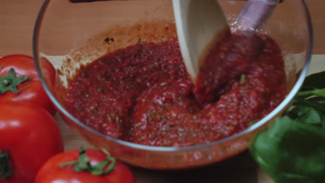 making homemade pizza sauce