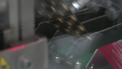 hydraulic pump machine flips final packaged pills onto conveyor belt, static