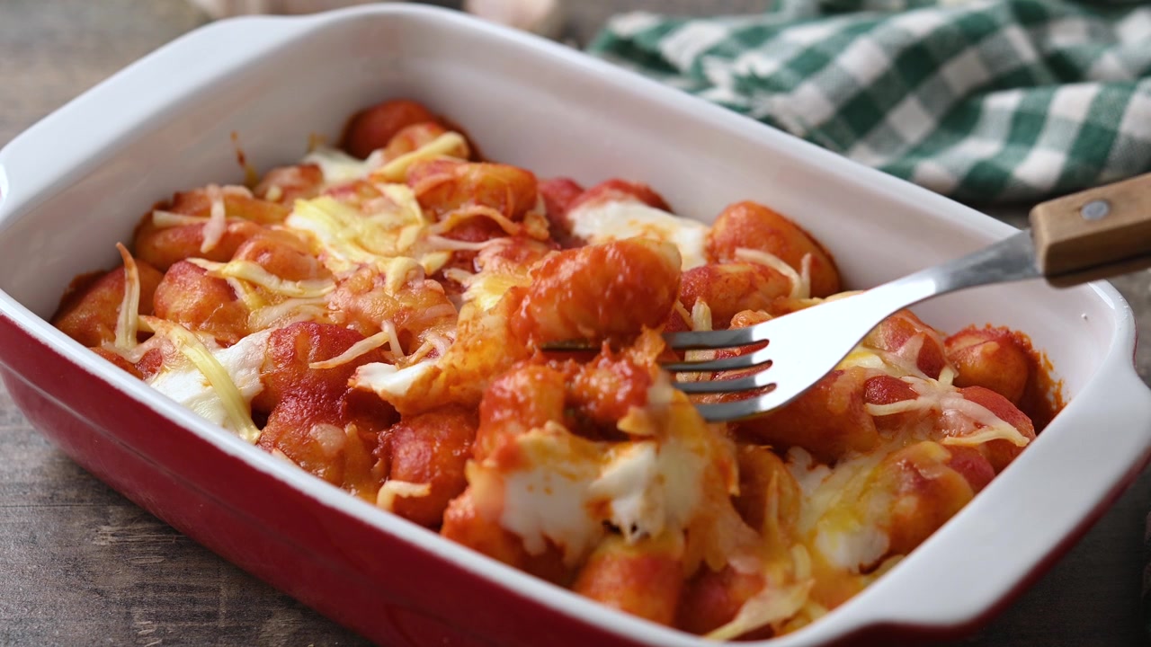 Video: Mangiare Gnocchi alla Sorrentina