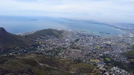 el paisaje de la ciudad de ciudad del cabo desde el punto más alto de la montaña de la mesa en sudáfrica