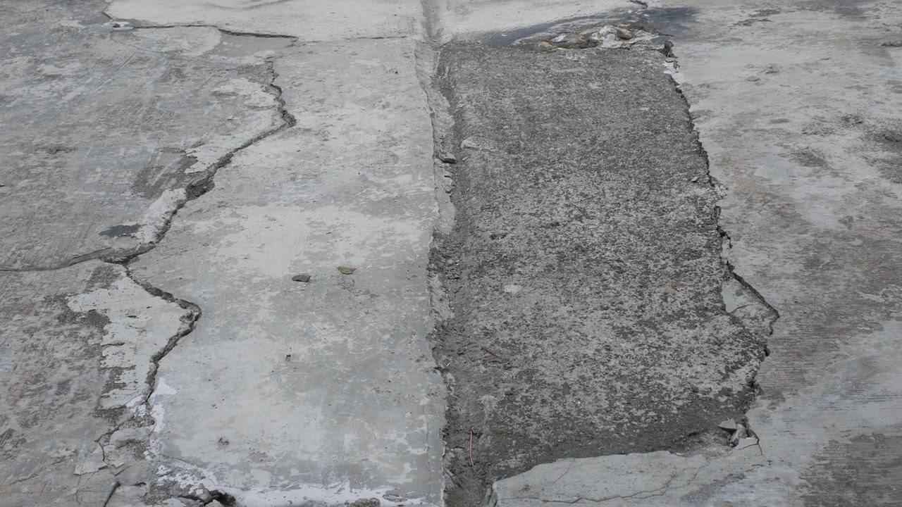 Çatlak ve Onarılmış Beton Yüzey Arka Planı.