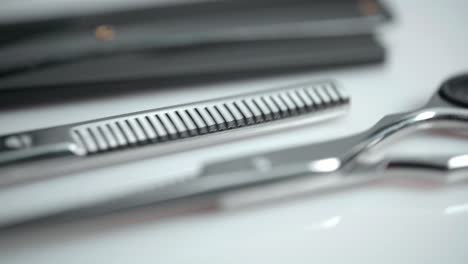 Closeup-Of-Hairdressing-Scissors,-Comb-And-Razor