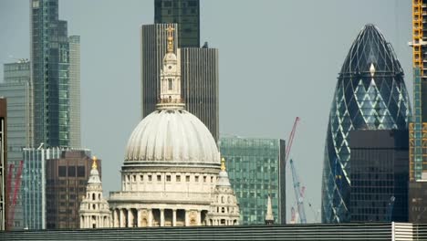 london city close pan 00