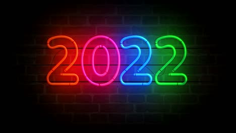 símbolo de año 2022 de neón en un bucle de pared de ladrillo
