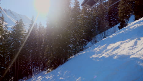 Skigebiet-In-Den-Schweizer-Alpen-Mit-Personen--Und-Sesselbahnen-Im-Winterskigebiet-Beckenried