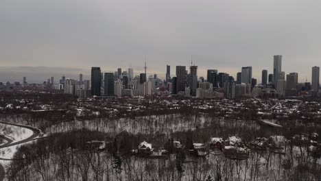 Levántate,-Empuja-La-Toma-Con-Un-Dron-Del-Horizonte-De-Toronto-Desde-Rosedale