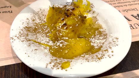 dulce de huevo, un manjar muy tradicional en lisboa, portugal