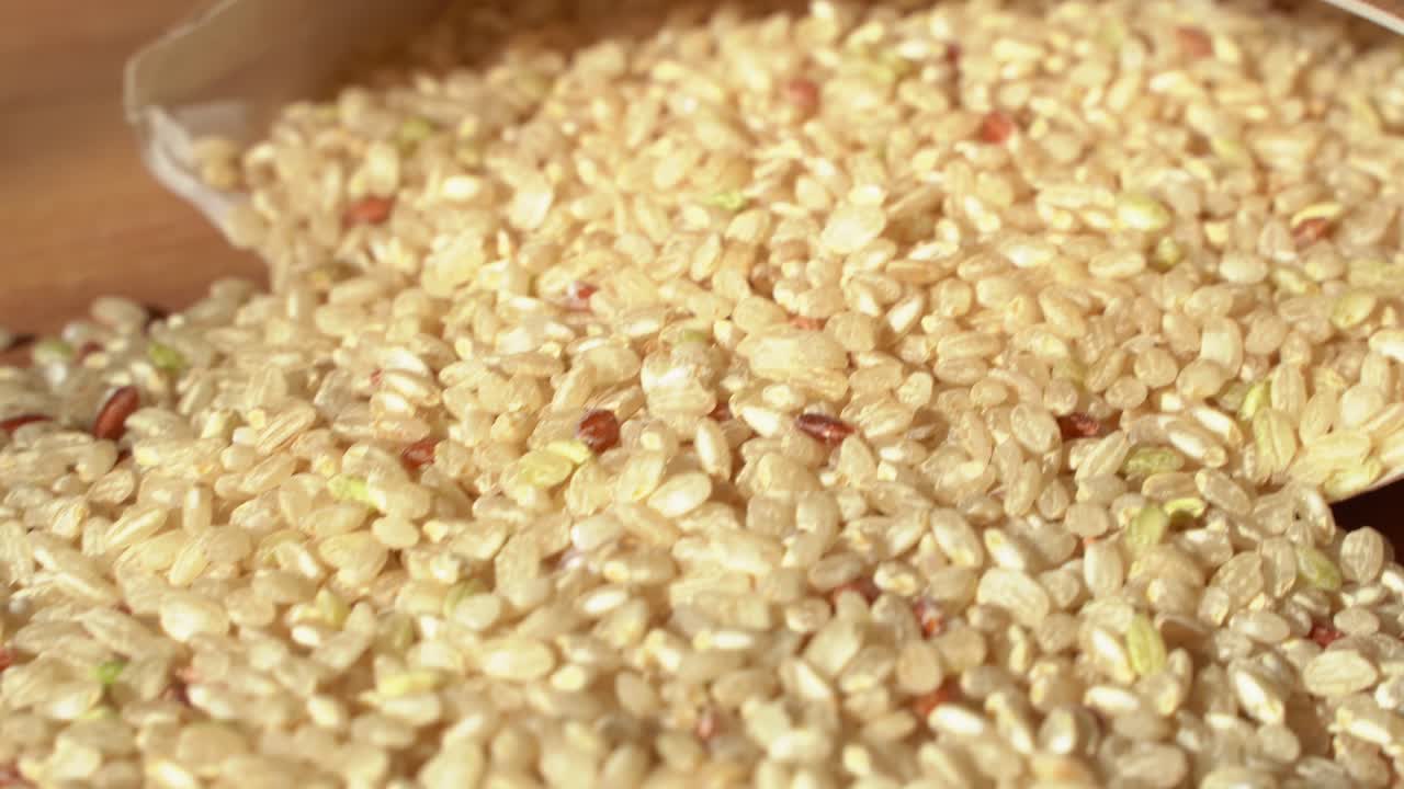 뒤로 천천히 이동