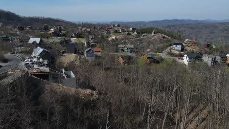 vista aérea de cabañas de alquiler y casas de vacaciones cerca de dove forge, tennessee