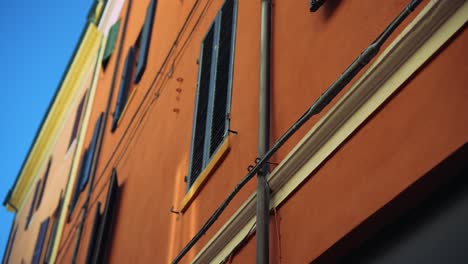 italian townhouses and alleyways