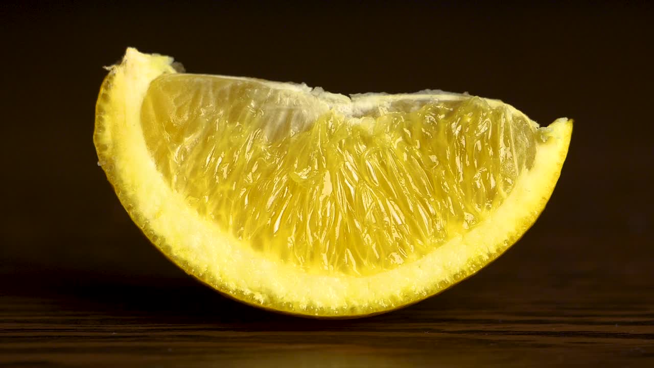 крупный план кусочка апельсина