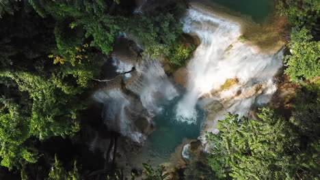 Asombrosa-Antena-De-Ojo-De-Pájaro-De-Una-Cascada-Exótica-Profundamente-En-La-Selva-Tropical-De-Laos-Asia