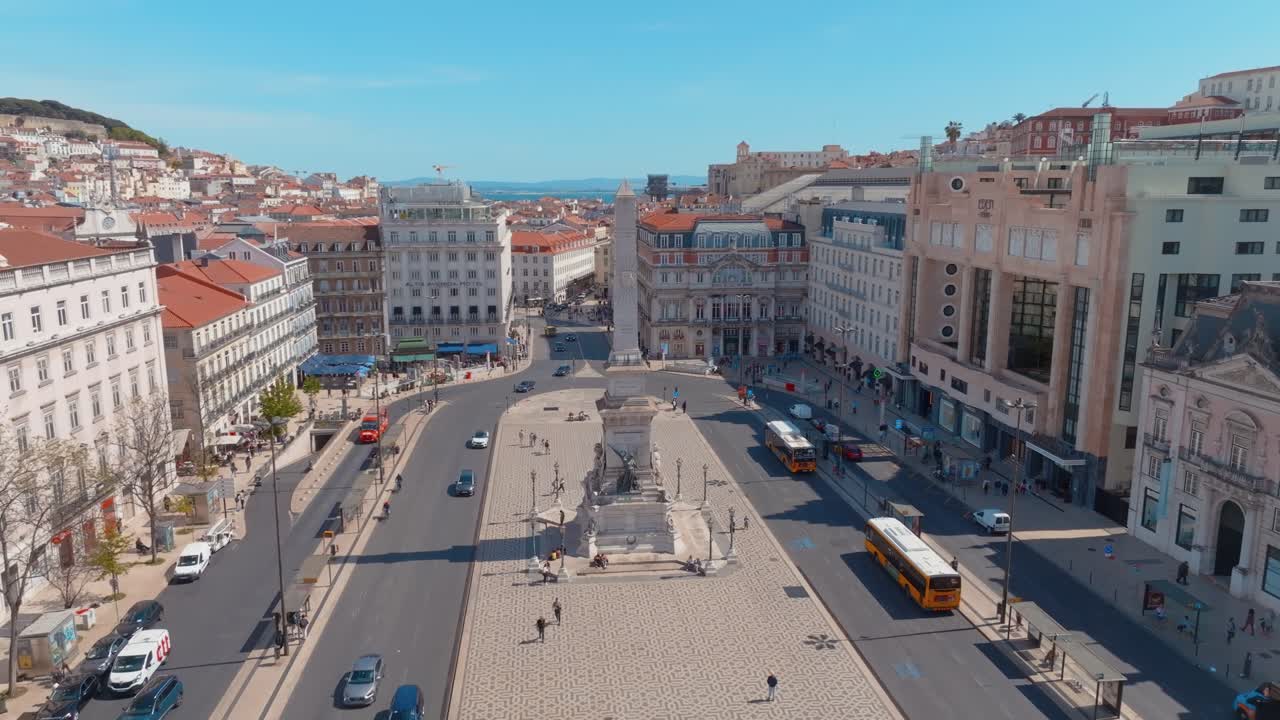 Vista aerea di Piazza dei Restauratori su Viale della Libertà, Lisbona, Portogallo