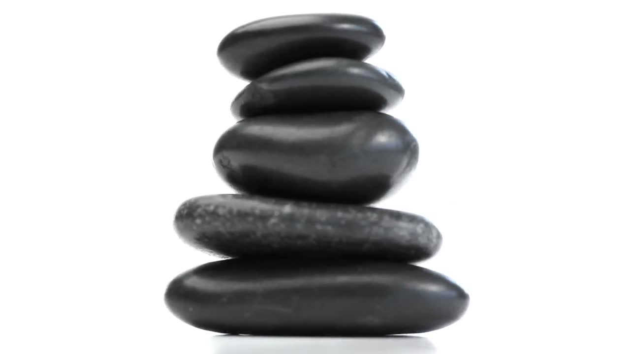 회전하는 검은 자갈