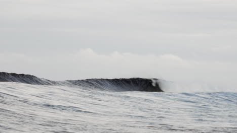 Taberna-Derecha-Namotu-Izquierda-Romper-En-La-Nube-Piscinas-Paso-De-Wilks-Vidrioso-Navegar-Tablista-Olas-Barril-Santificar-Cara-De-La-Ola-Marejada-Turismo-Fiji-Suva-Nadi-Malalo-Isla-Cinematográfico-Súper-Lento-Ancho